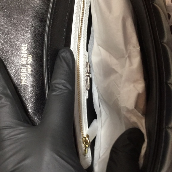 ‼️SOLD‼️Henri Bendel 712 Shoulder Bag 🖤 Leather - Picture 5 of 8